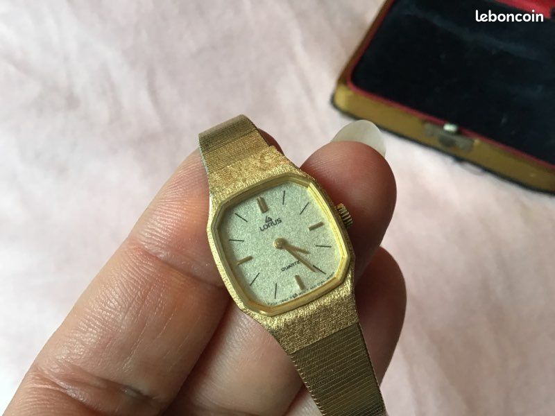 Montre femme vintage dorée marque LORUS Montres Bijoux