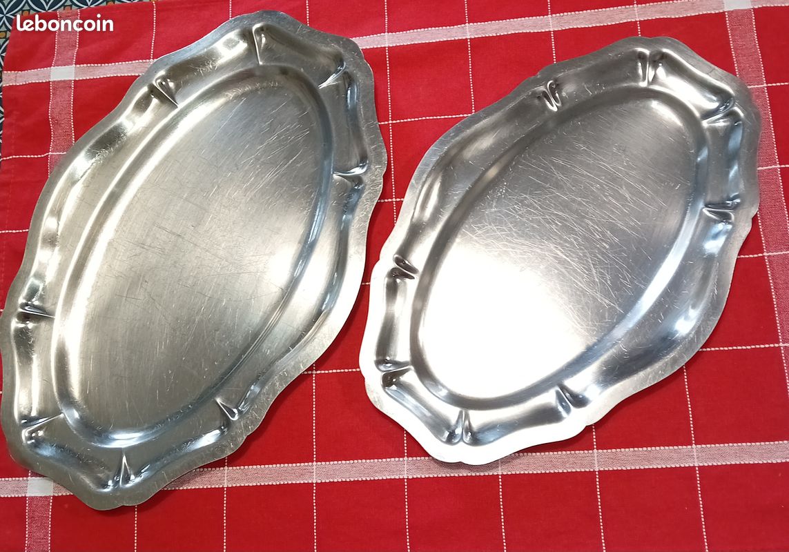 Lot De 2 Plats En Inox Vintage - Argenté - Acier Inoxydable - Traces D'usage