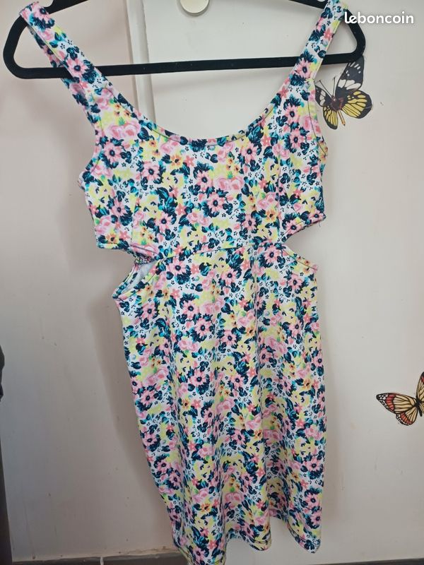 Robe Noire JENNYFER - Taille S - Longueur 87 Cm - Manches Courtes Col V - Occasion Très Bon état