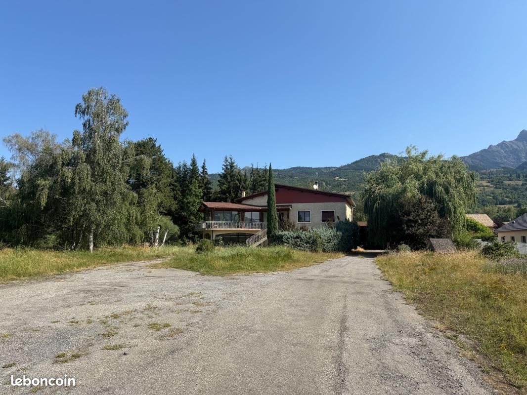 Maison 4 pièces 185 m² · à La Bâtie-Neuve · 185 m² · 374 000 €