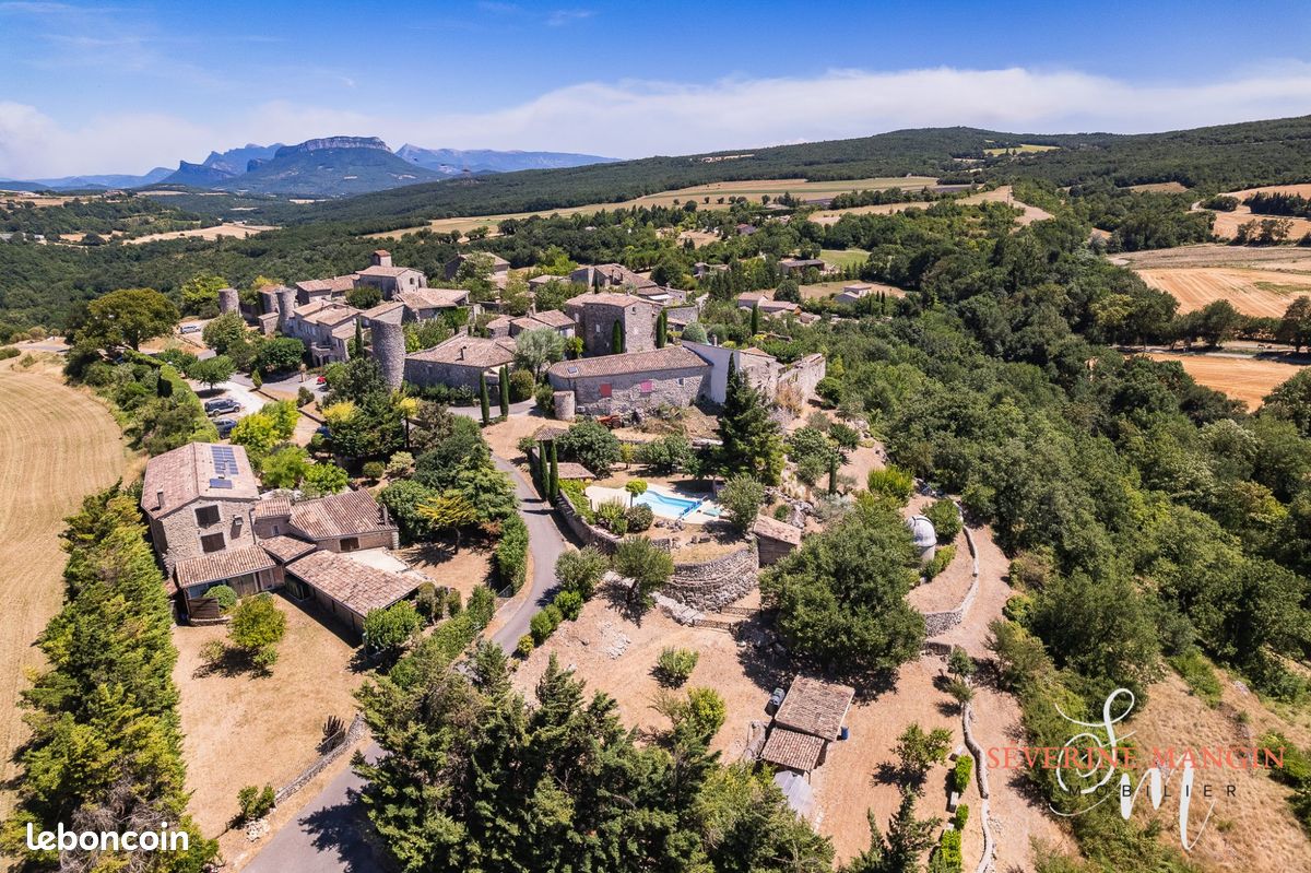 Maison 8 pièces 246 m² · à La Roche-sur-Grane · 246 m² · 650 000 €