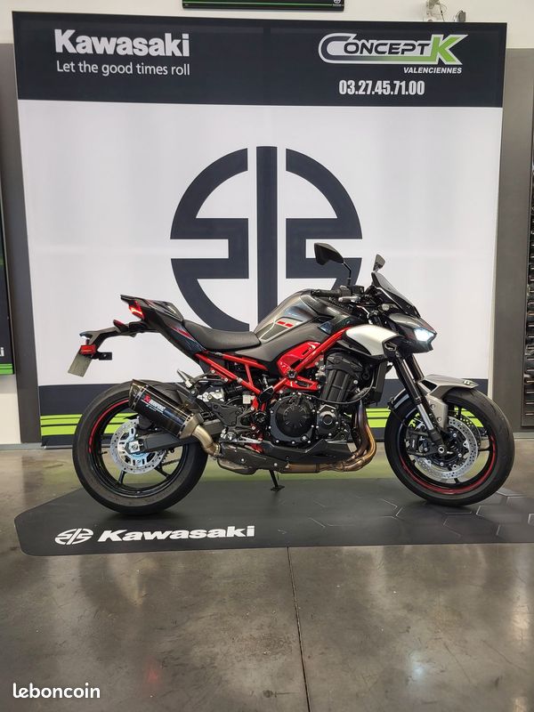 Kawasaki Z900 125 CV 2025 Pack performance Motos