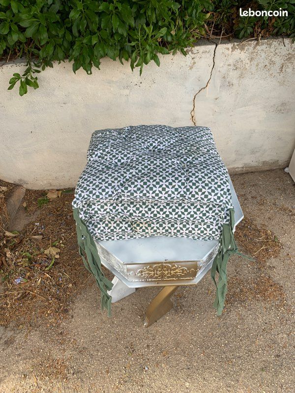 4 coussins de chaises kaki et blanc (image 1)