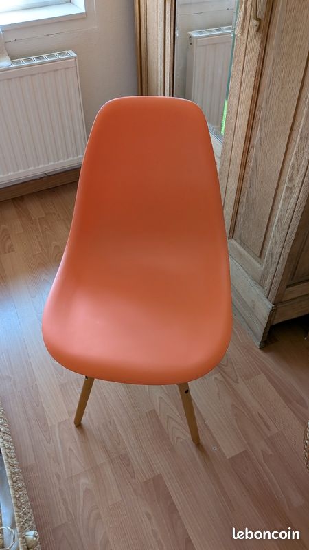 Chaise orange style scandinave (image 1)