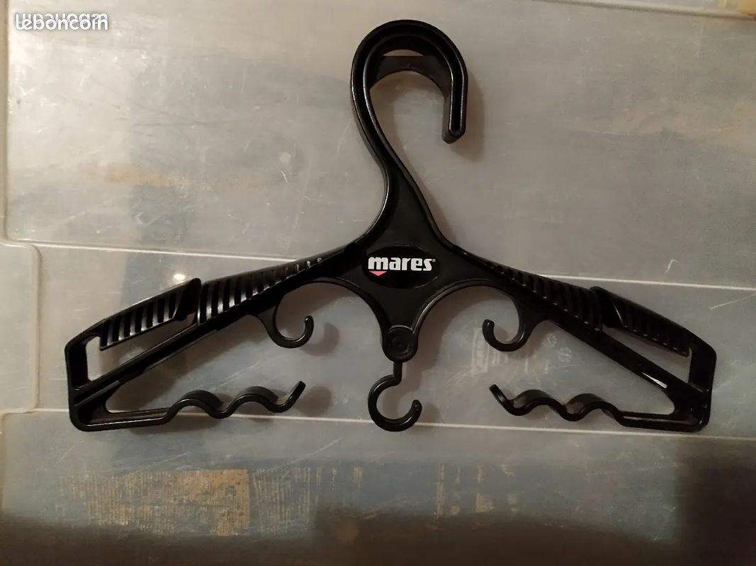 Cintre d' une combinaison ou stabilisateur plongée (image 1)