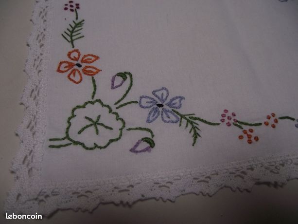 Lot De Linges Anciens - Napperons Brodés - Occasion