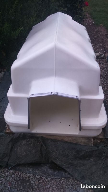 CABANE EN PLASTIQUE pour chien SABI (image 1)
