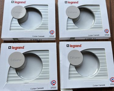 Plaque Legrand Celane 069011 En Corian Cannelé – 1 Poste, Couleur Blanc, Pour Montage En Surface