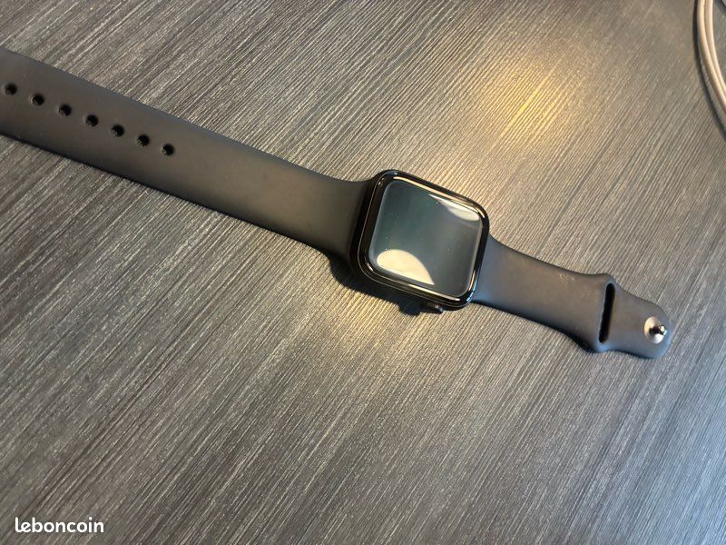 Apple Watch SE (image 4)