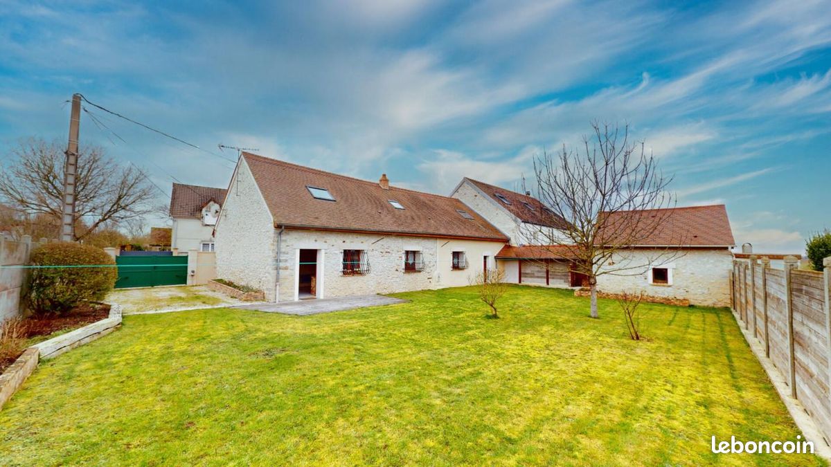 Maison 9 pièces 220 m² · à Jouy-le-Châtel · 220 m² · 350 000 €