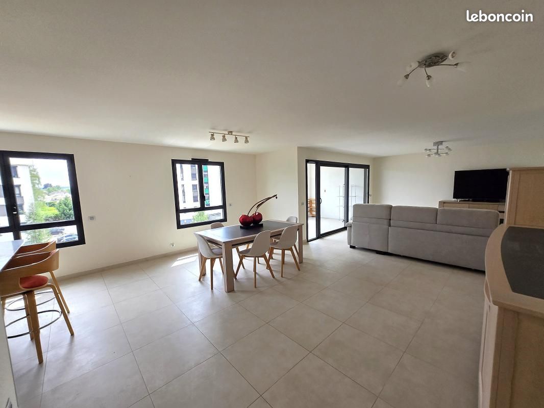 Appartement 4 pièces 133 m² · à Saint-Genis-Pouilly · 133 m² · 2 400 €
