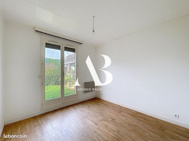 https://img.leboncoin.fr/api/v1/lbcpb1/images/d4/86/cb/d486cbe263734e9dd4ff7a4bf67d142a51427aa5.jpg?rule=ad-image