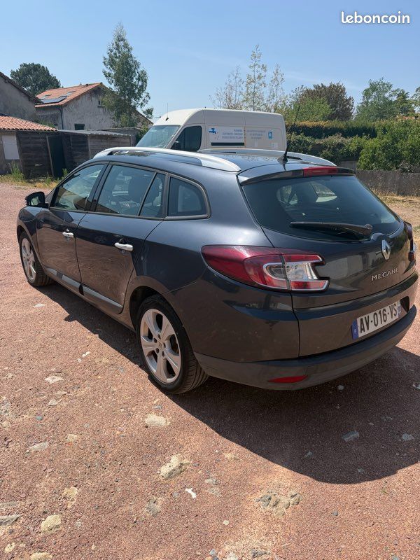 Renault Mégane III 1.5 dci 110 CV automatique (image 3)