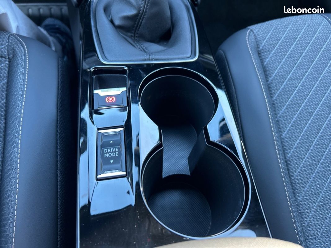 Peugeot 2008 (2) 100 ch ALLURE (image 19)