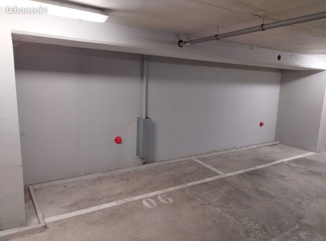 Lot de 5 emplacements motos situés au 2ème sous-sol · à L'Hay-les-Roses · 11 500 €