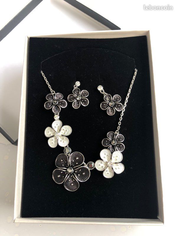 Parure collier et boucles d’oreilles (image 2)