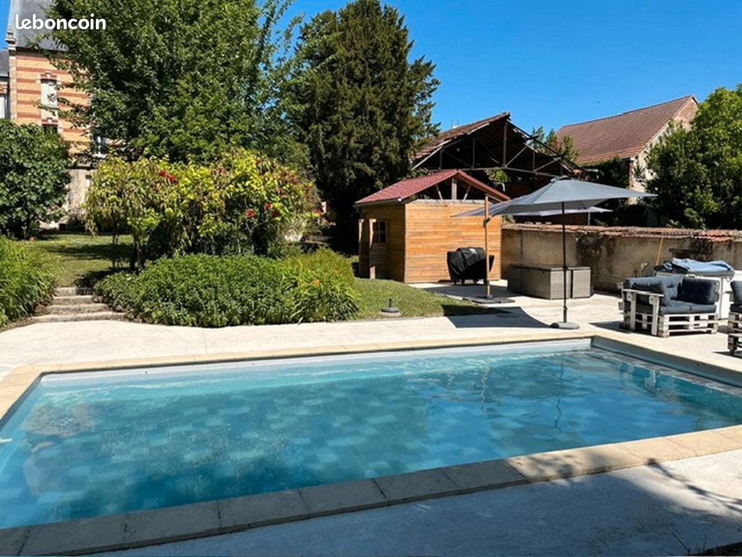 Maison 9 pièces 218 m² · à Fère-Champenoise · 218 m² · 304 500 €