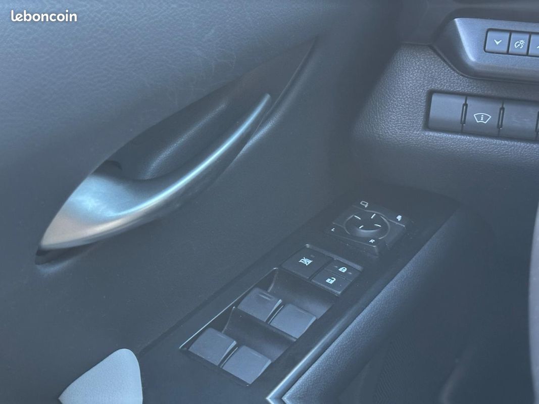 Lexus UX 250h 2WD Luxe MY19 (image 17)