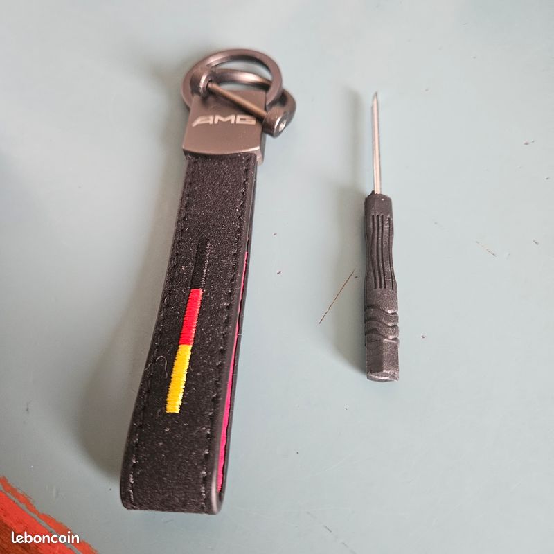 Porte-clés Mercedes Typographie AMG GT Carbone Liseré Jaune Mercedes-Benz B66953339 - Foto 13