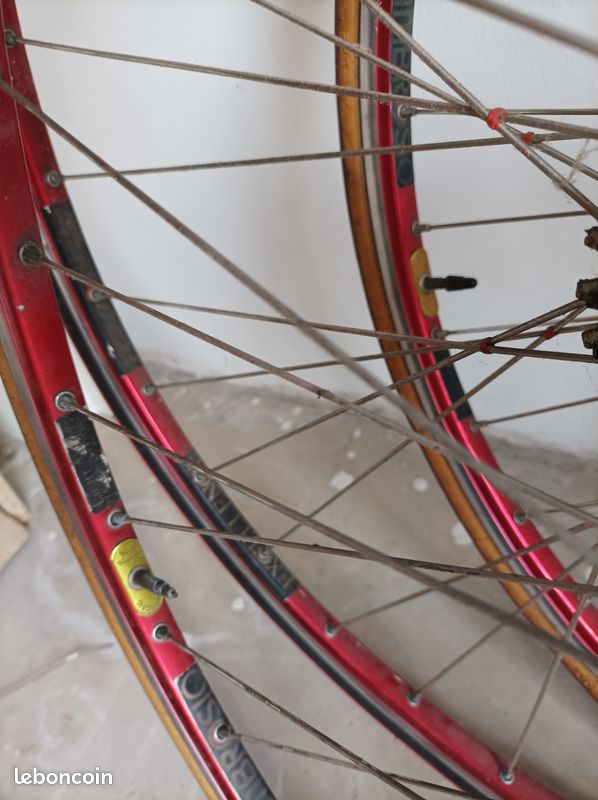 Paire De Roues Ambrosio Excellence 700C – Moyeux Ultegra, Rouge, Occasion