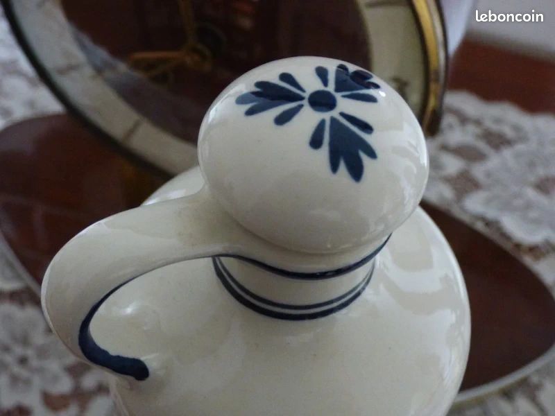 Bouteille en faïence de Delf. Bleu sur fond crème. Bouchon liège (image 3)