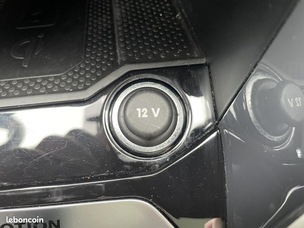 VOLKSWAGEN T-ROC CARAT / 2.0 L TDI / 150 Ch / 4 MOTION / BV DSG / 1 ERE MAIN / TOIT OUVRANT (image 37)