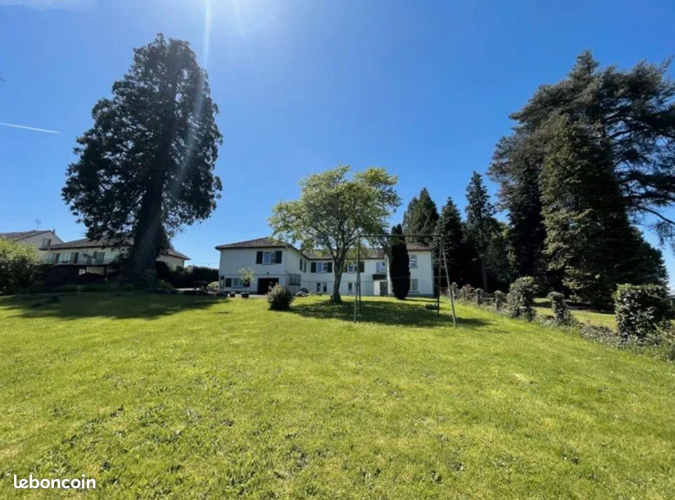 Maison 11 pièces 240 m² · à Bourganeuf · 240 m² · 220 000 €