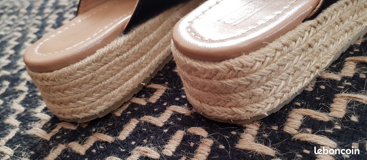 Mules compensées en satin noir avec semelles en corde façon espadrilles (image 5)