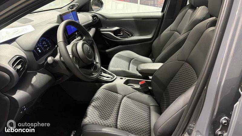Toyota Yaris 130h Collection 5p MY26 (image 12)