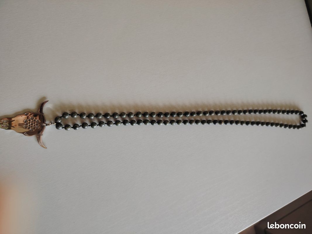 Collier perles vertes avec tête de vache (image 1)