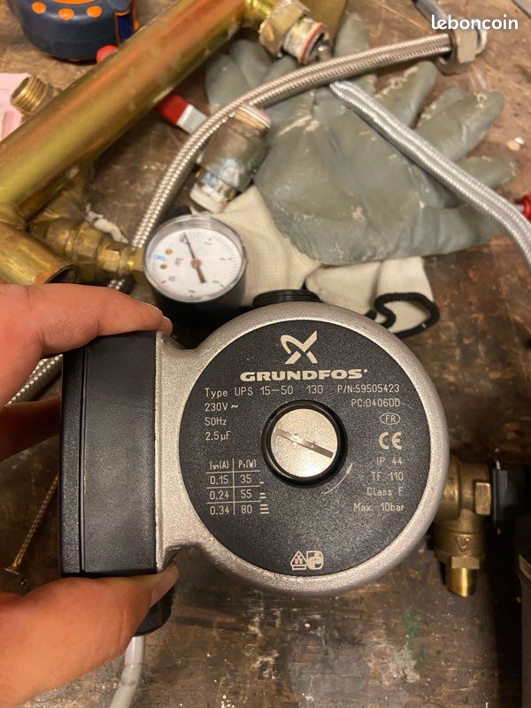 Circulateur Grundfos, modèle UPS 15-50 (image 1)