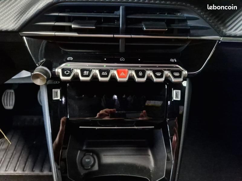 Peugeot 2008 1.2 100ch S&S Allure (image 24)