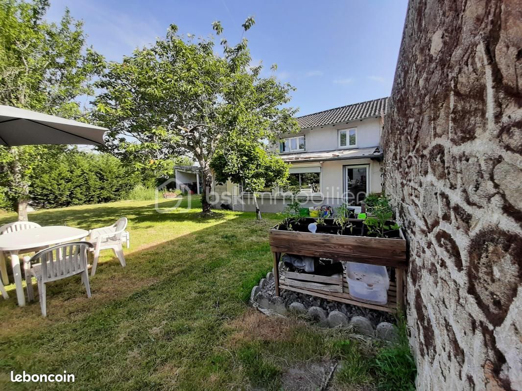 Maison 5 pièces 121 m² · à Saint-Cyr · 121 m² · 165 400 €
