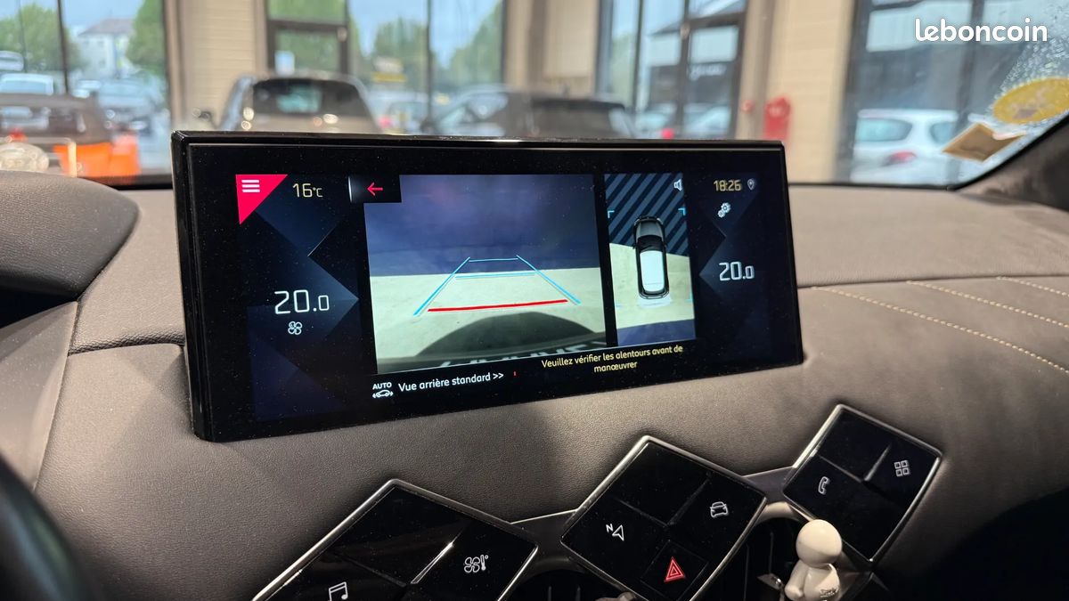 DS DS 3 Crossback BlueHDi 130ch Rivoli Automatique - Apple CarPlay - Caméras 360 - Feux LED - Cuir - Chaîne arbre à cames OK - Suivi complet constructeur - Son Focal - Régulateur adaptatif (image 29)