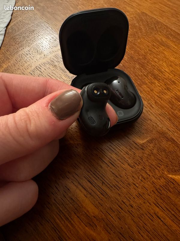 Galaxy Buds Live (image 4)