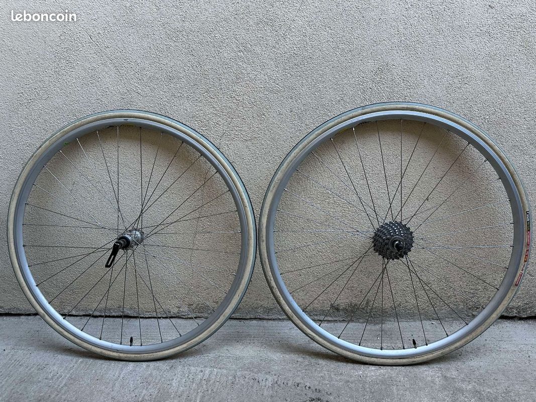 Roue avant Mavic Comete Track Boyaux noir pour vélo en ligne