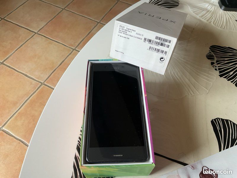 Sony Xperia X 32GO (F5121) - Occasion usé - Appareil fonctionnel - Pour