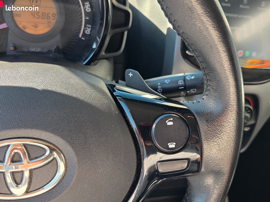 TOYOTA AYGO 1.0 VVTI 70 BOITE AUTO GRAND ECRAN CARPLAY 1er MAIN ENTRETIEN ET GARANTIE TOYOTA (image 28)