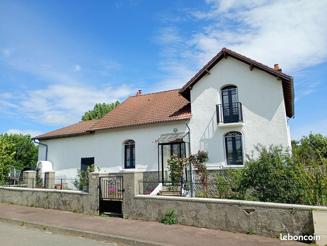 Maison 6 pièces 140 m² · aux Cars · 140 m² · 145 000 €