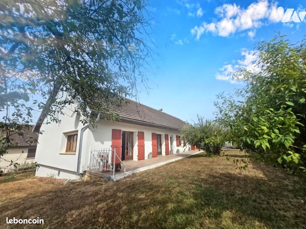 Maison 5 pièces 137 m² · à Macornay · 137 m² · 296 000 €