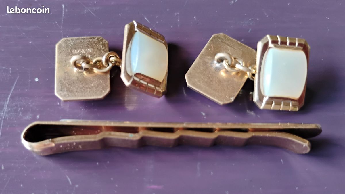 BOUTON ANCIEN NACRE et metal doré signé TW Paris 24 mm EUR 7,00