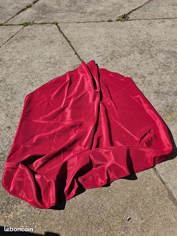 Nappe rouge ronde (image 3)