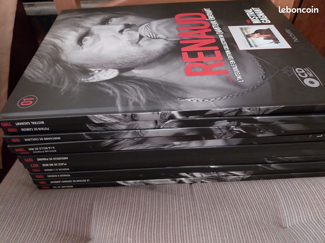 Lot 11 livres + CD Renaud l'intégral édition collector du chanteur énervant (image 1)