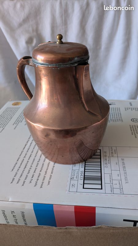 Cruche en cuivre (image 1)