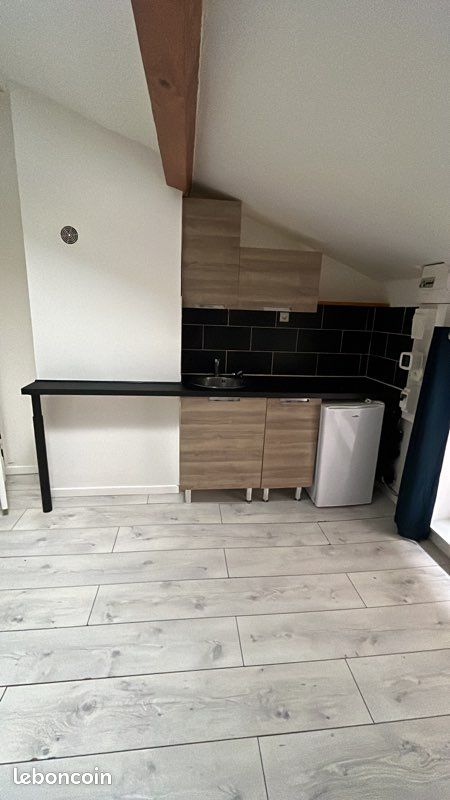 Appartement 1 pièce 15 m² · à Saint-Étienne · 15 m² · 330 €/mois