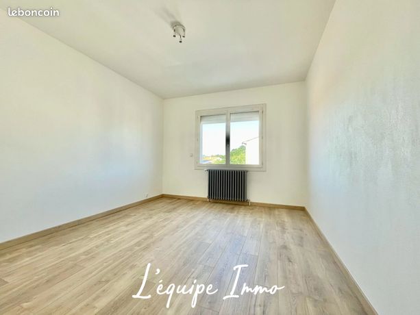 https://img.leboncoin.fr/api/v1/lbcpb1/images/d4/ac/04/d4ac04007c77a9e30fe9bed821334b4764de66f4.jpg?rule=ad-image