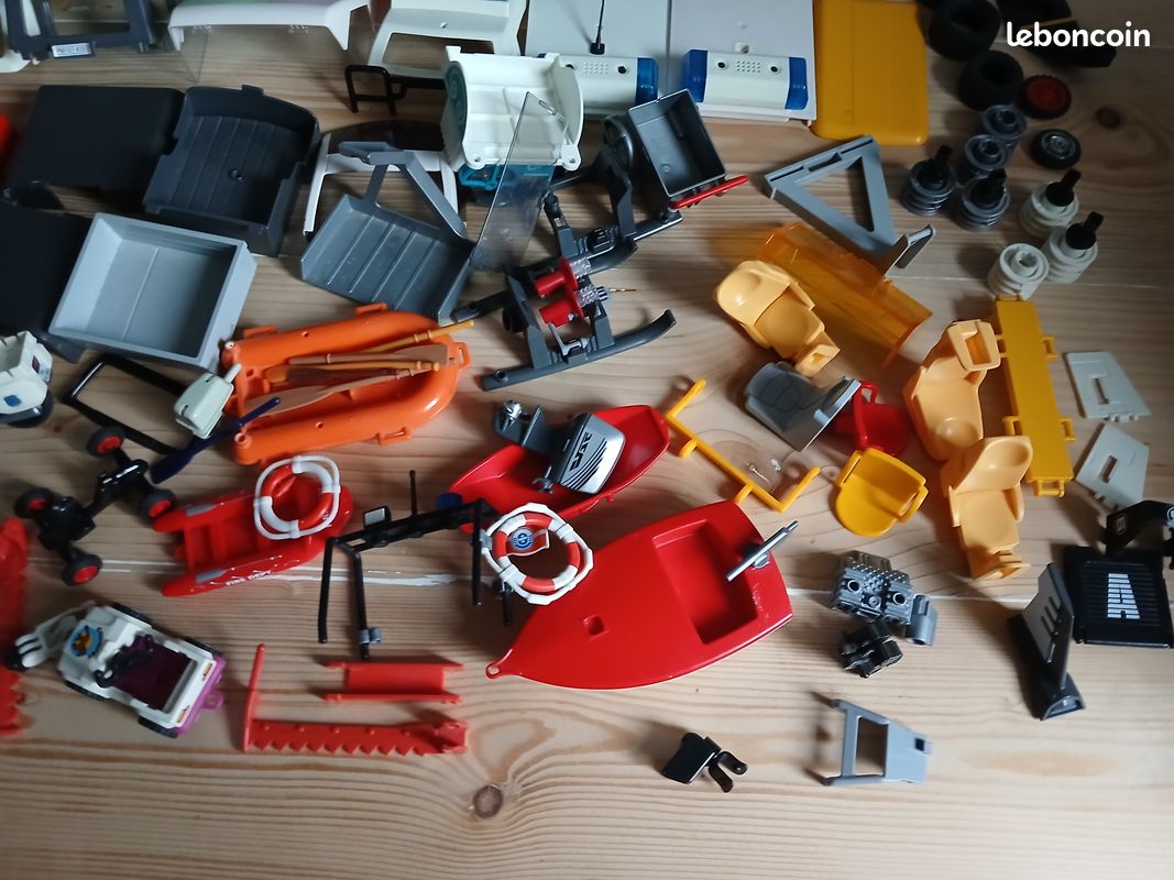 GROS LOT DE pièces détachées de bâtiments playmobil ( DANS L ETAT ) réf 32 EUR 4,00 - FR GROS LOT DE pièces détachées de bâtiments playmobil ( DANS L ETAT ) réf 32 EUR 4,00 - FR