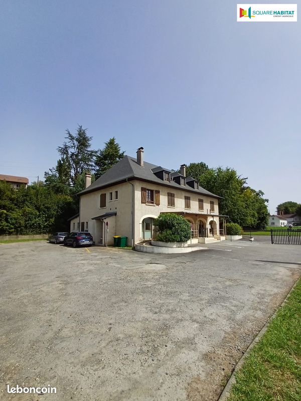 Appartement 5 pièces 162 m² · à Artix · 162 m² · 821 €/mois