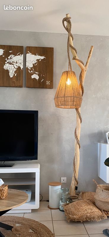 Lampadaire en bois (image 2)