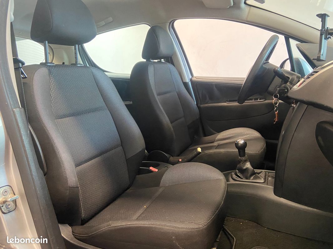 PEUGEOT 207 1.4 75 ACCESs (image 6)
